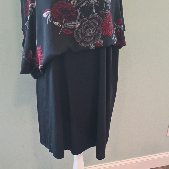 Maurices Size 1 (16/18) Blsck With Red Floral A-line Dress with Bishop Sleeves - Picture 5 of 12